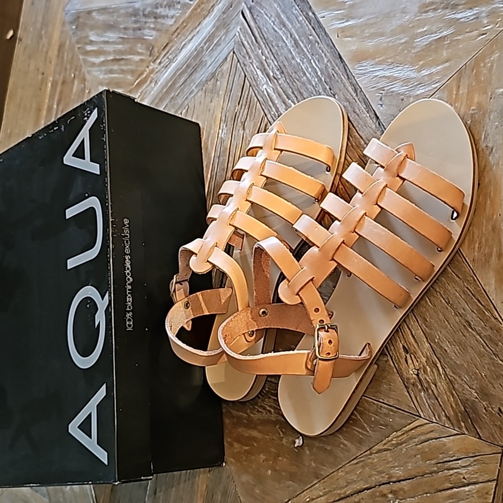 AQUA Italian leather strappy sandals! New 6